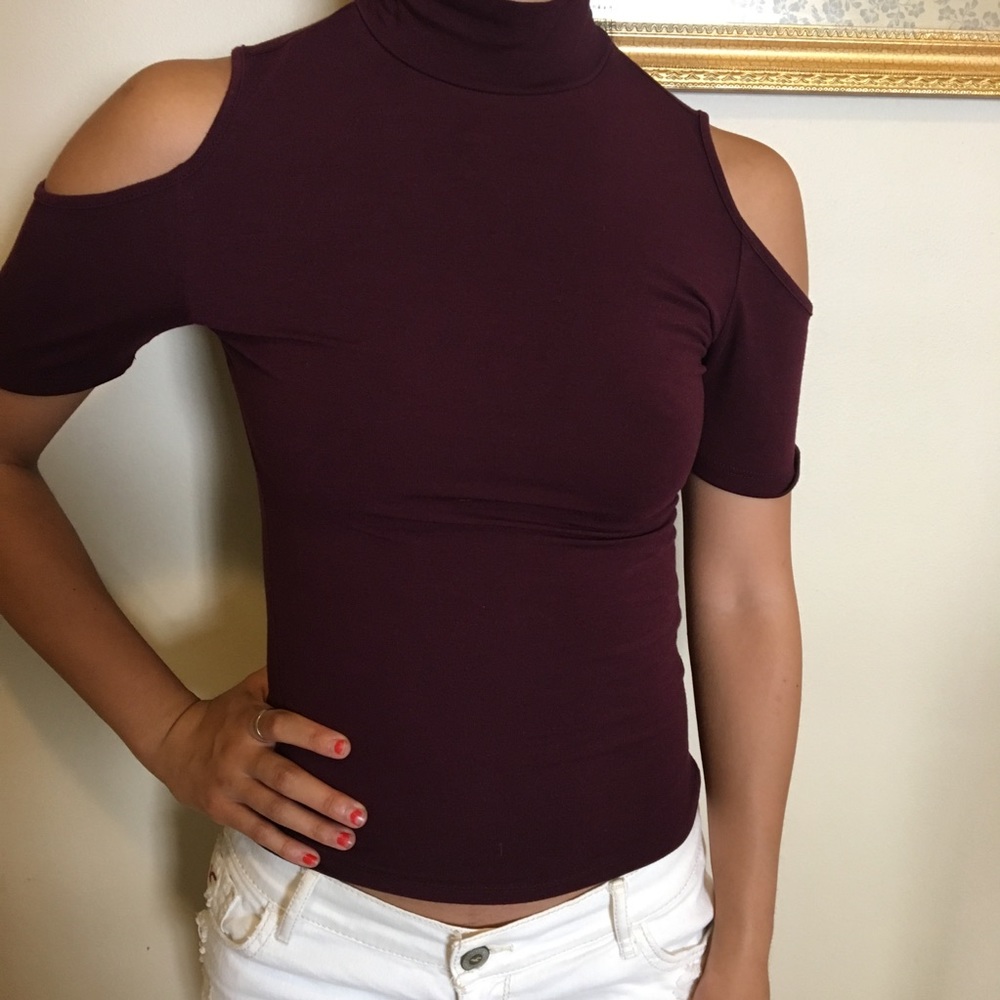Turtleneck peekaboo exposed shoulder top- maroon